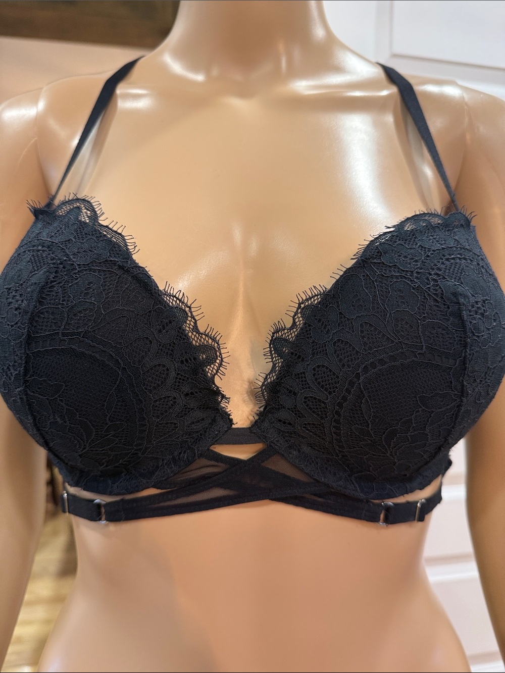 La SENZA Beyond Sexy Black Lace Push-Up Bra with Strappy Underband